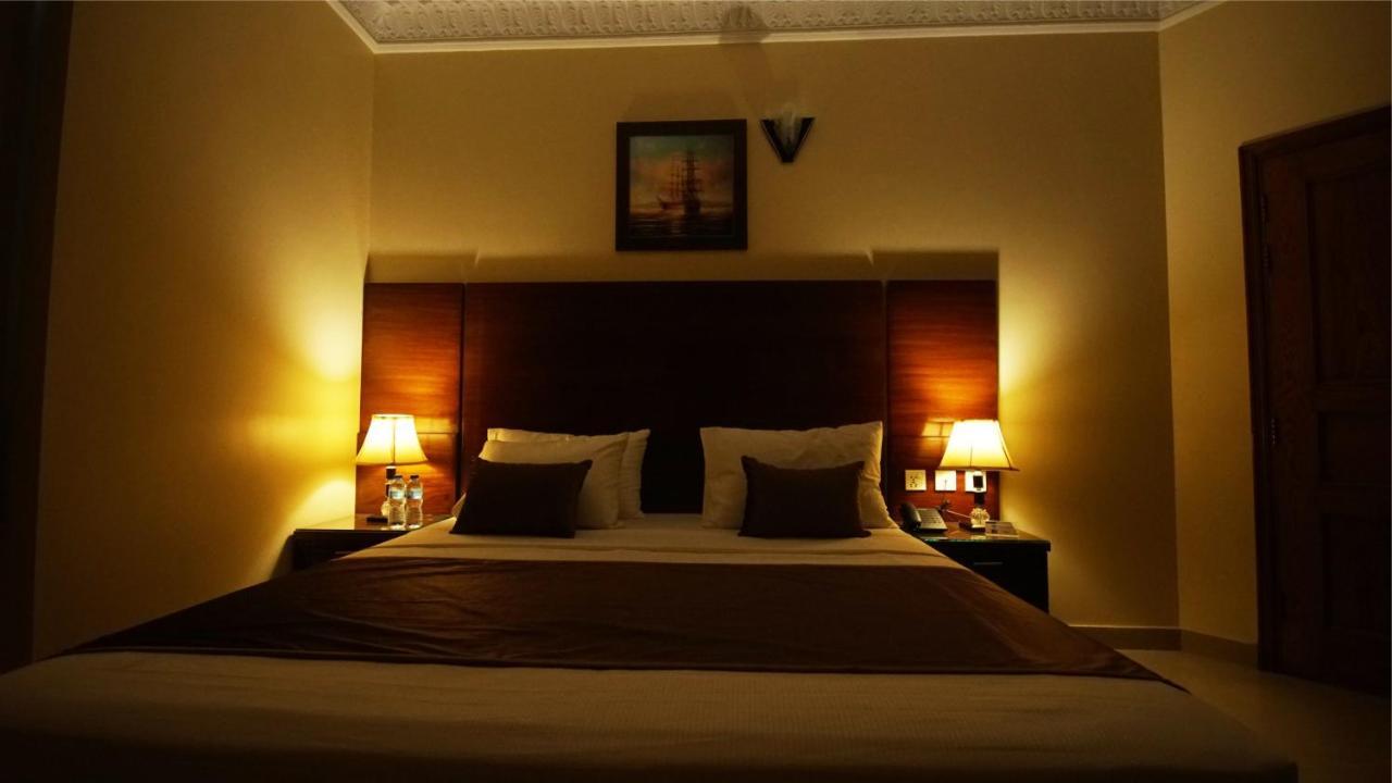 World Inn Hotel Karachi Esterno foto