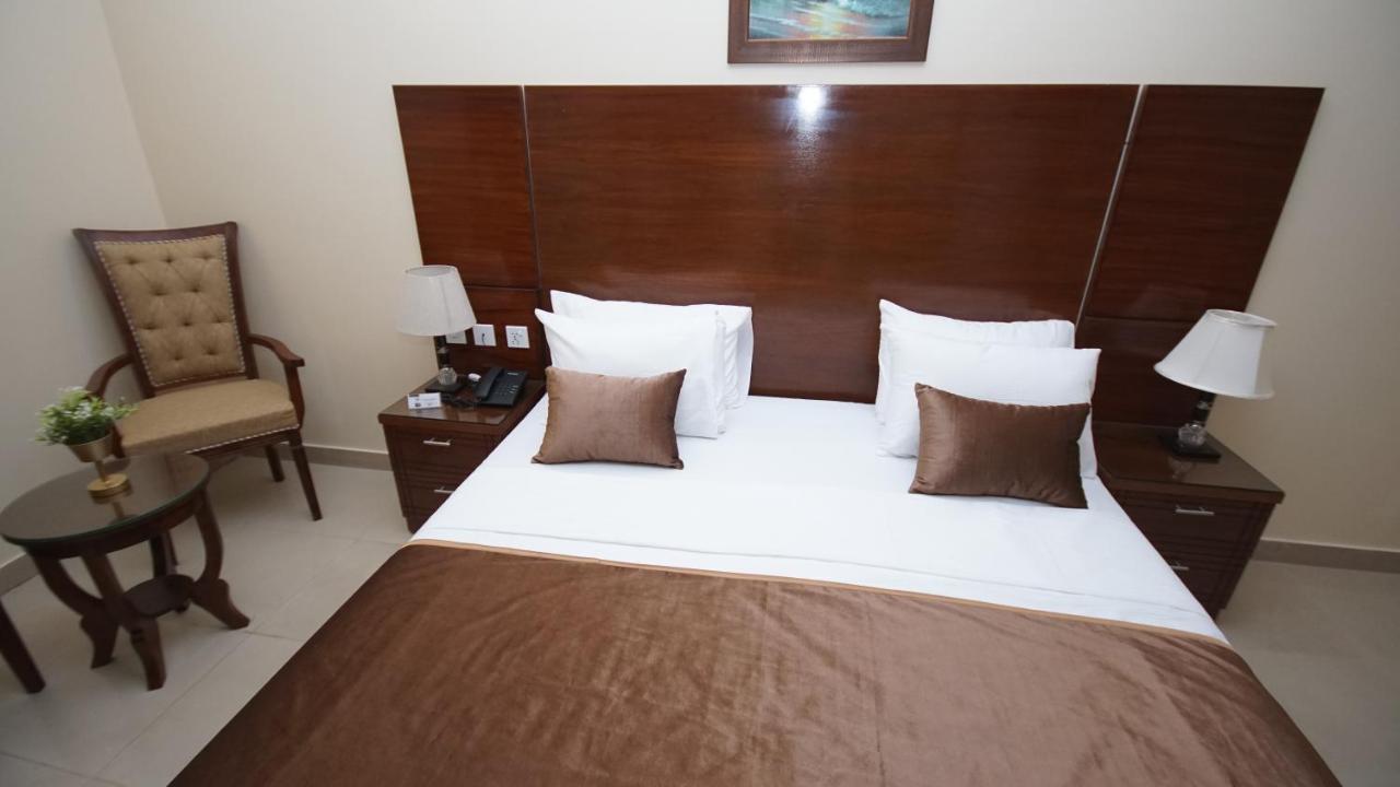 World Inn Hotel Karachi Esterno foto