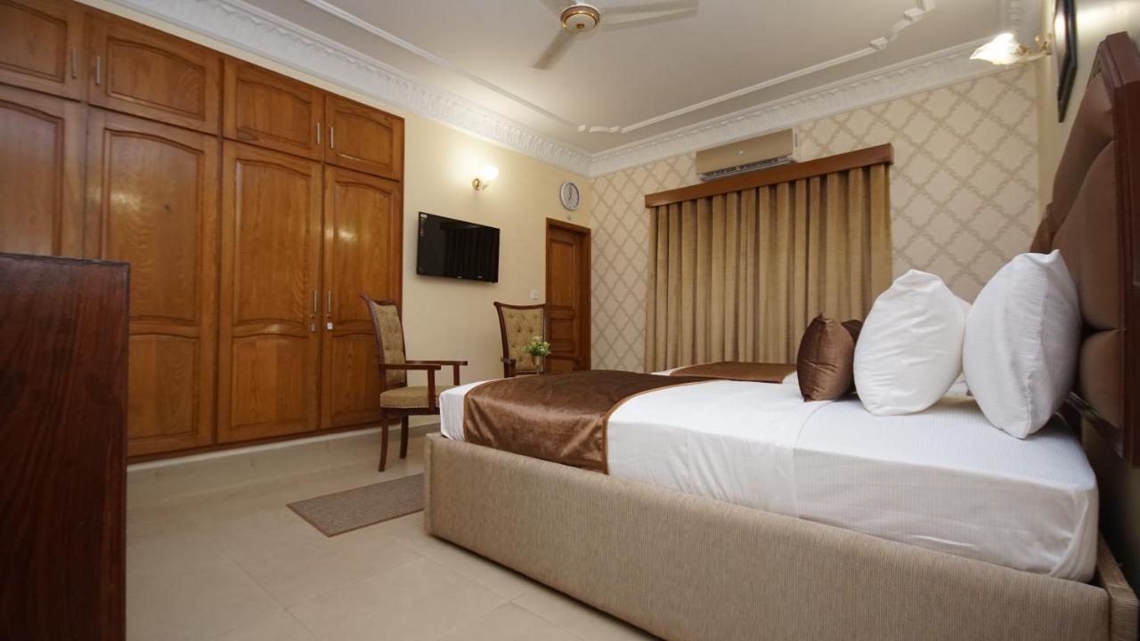 World Inn Hotel Karachi Esterno foto