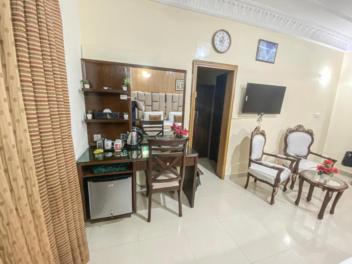 World Inn Hotel Karachi Esterno foto
